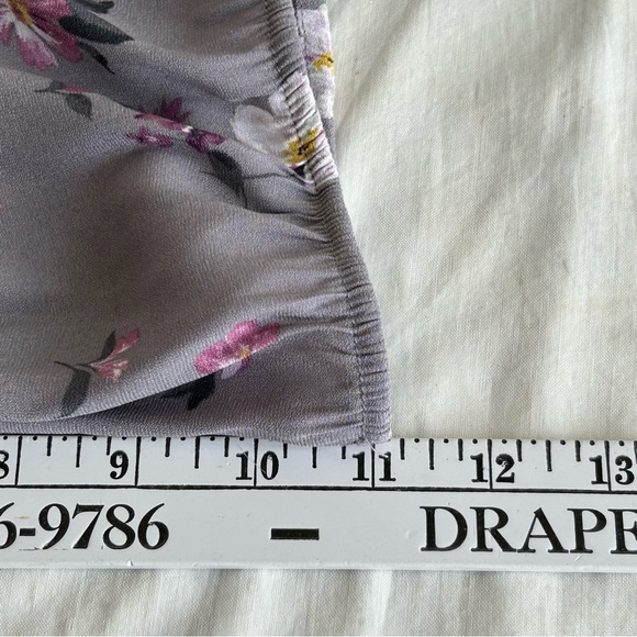 Torrid Grey Floral Crepe V-Neck Smocked Blouse Top Size 4 - Picture 15 of 16